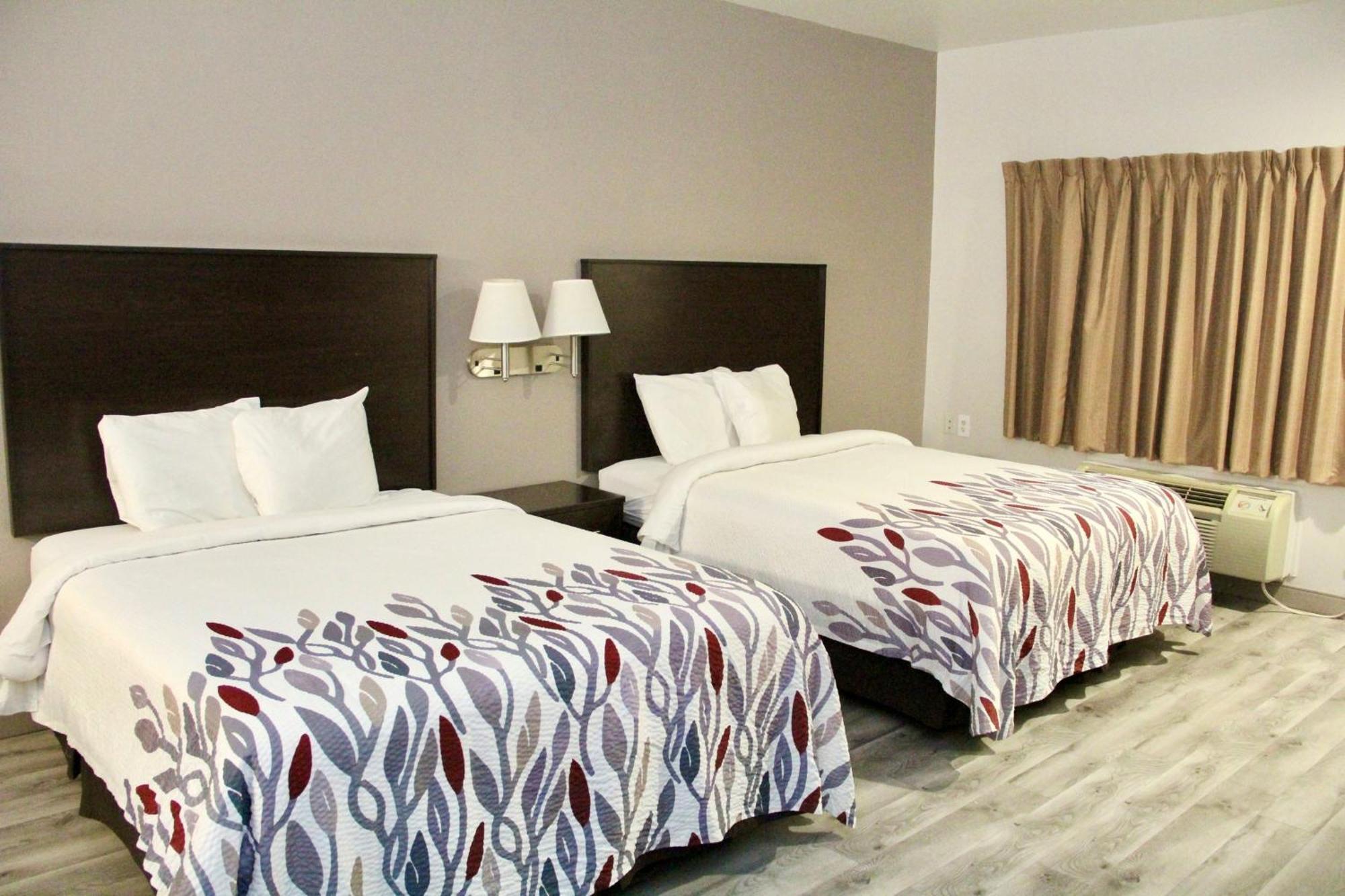 Red Roof Inn & Suites Lake Orion / Auburn Hills Экстерьер фото