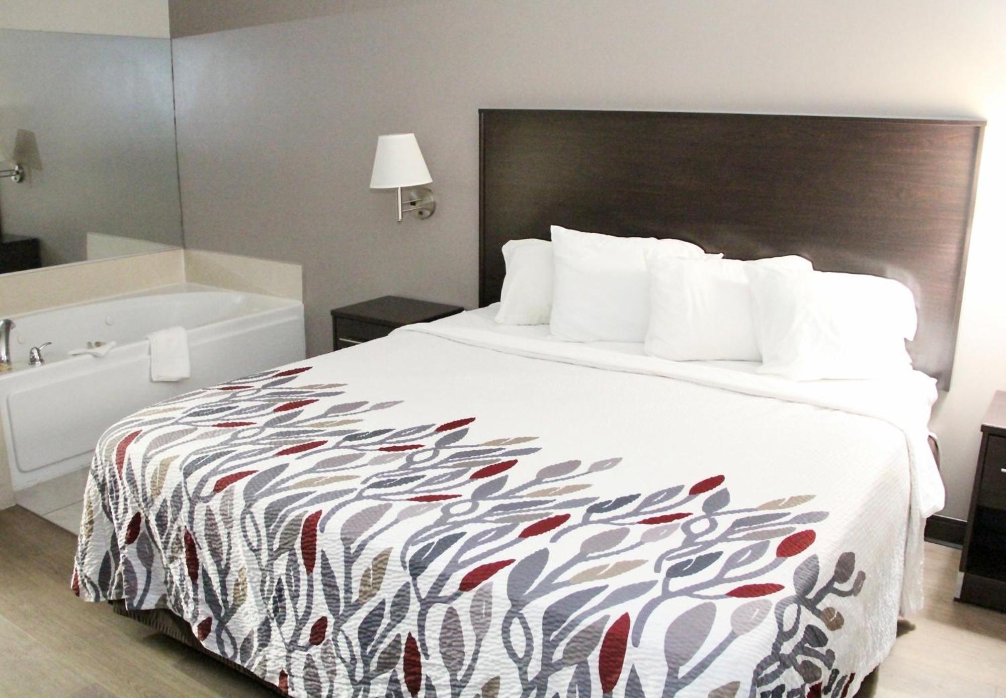 Red Roof Inn & Suites Lake Orion / Auburn Hills Экстерьер фото