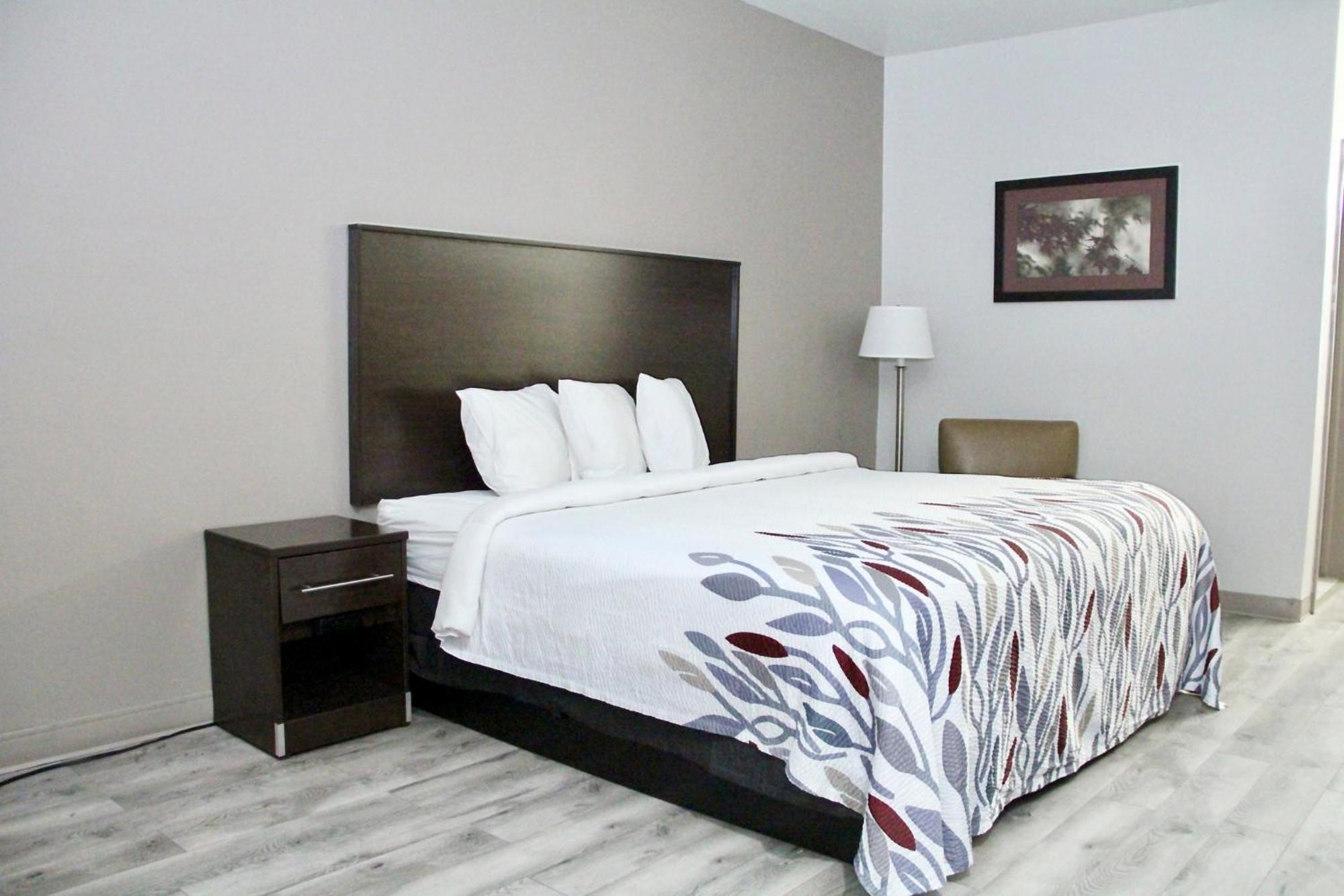 Red Roof Inn & Suites Lake Orion / Auburn Hills Экстерьер фото