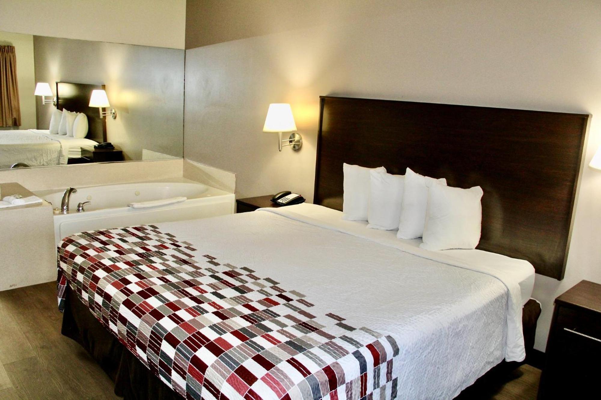 Red Roof Inn & Suites Lake Orion / Auburn Hills Экстерьер фото