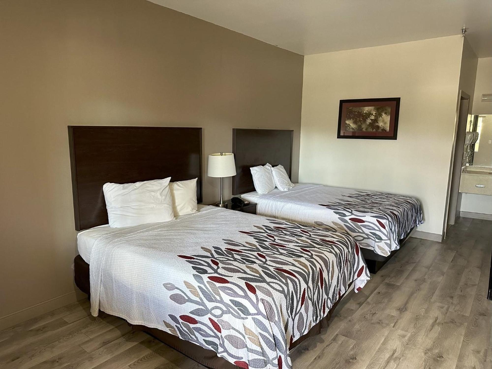 Red Roof Inn & Suites Lake Orion / Auburn Hills Экстерьер фото