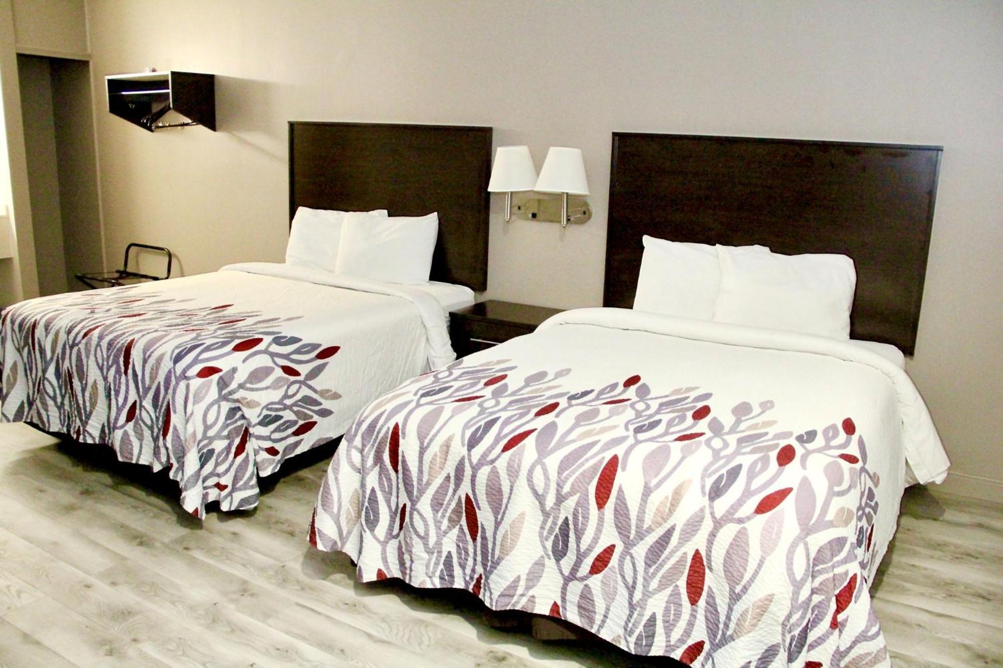 Red Roof Inn & Suites Lake Orion / Auburn Hills Экстерьер фото