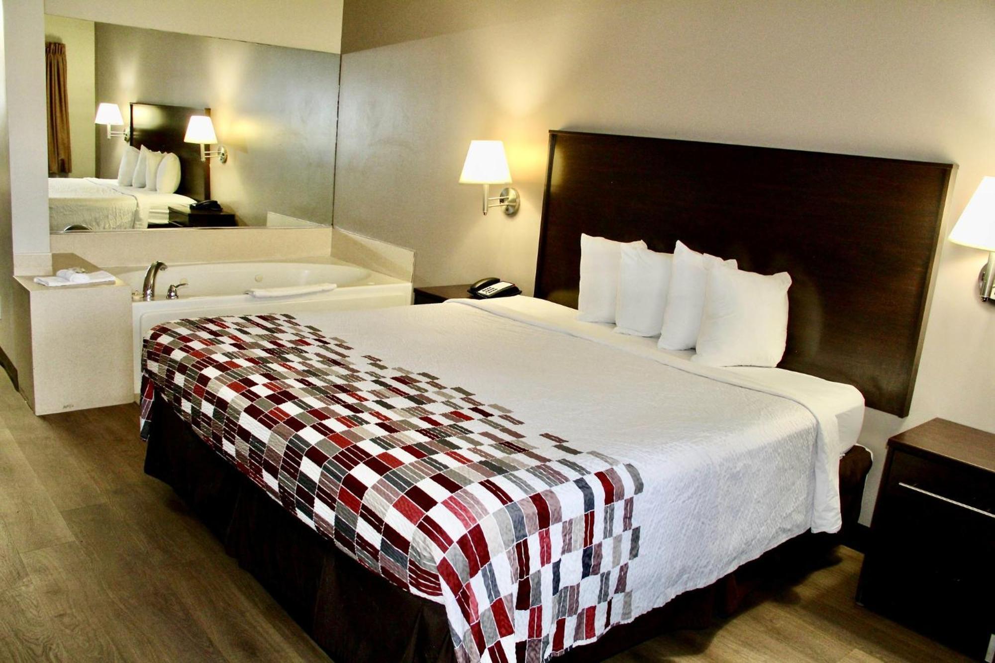 Red Roof Inn & Suites Lake Orion / Auburn Hills Экстерьер фото