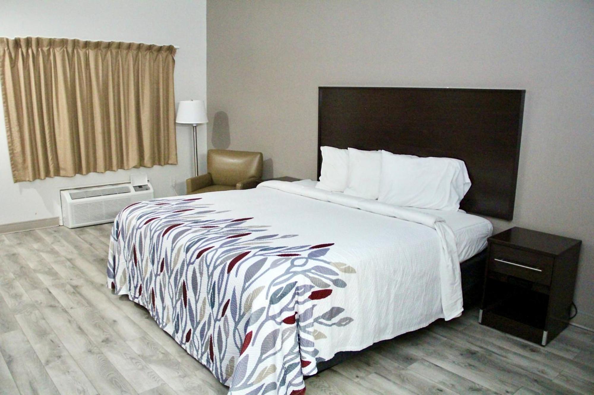 Red Roof Inn & Suites Lake Orion / Auburn Hills Экстерьер фото