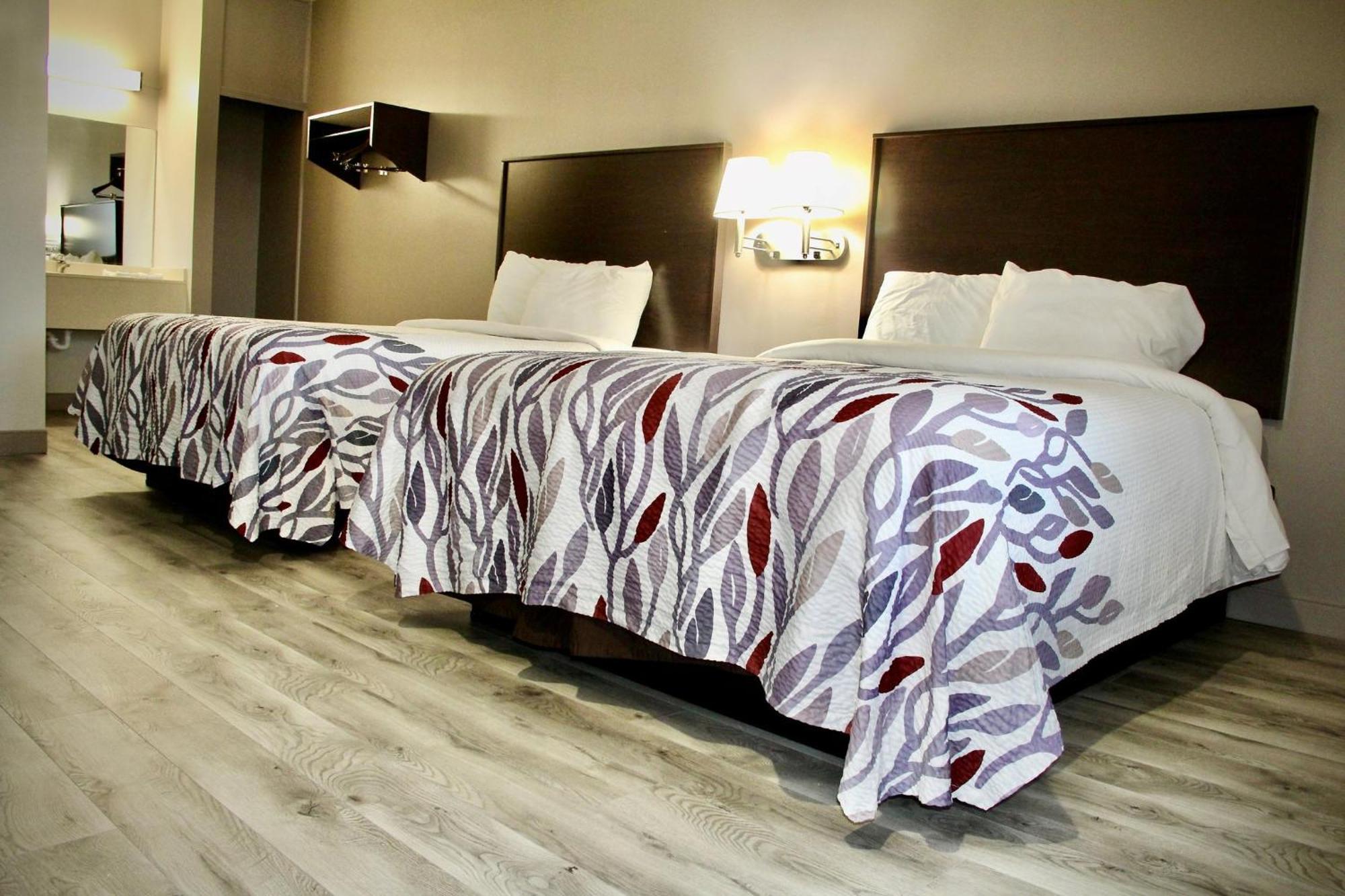 Red Roof Inn & Suites Lake Orion / Auburn Hills Экстерьер фото