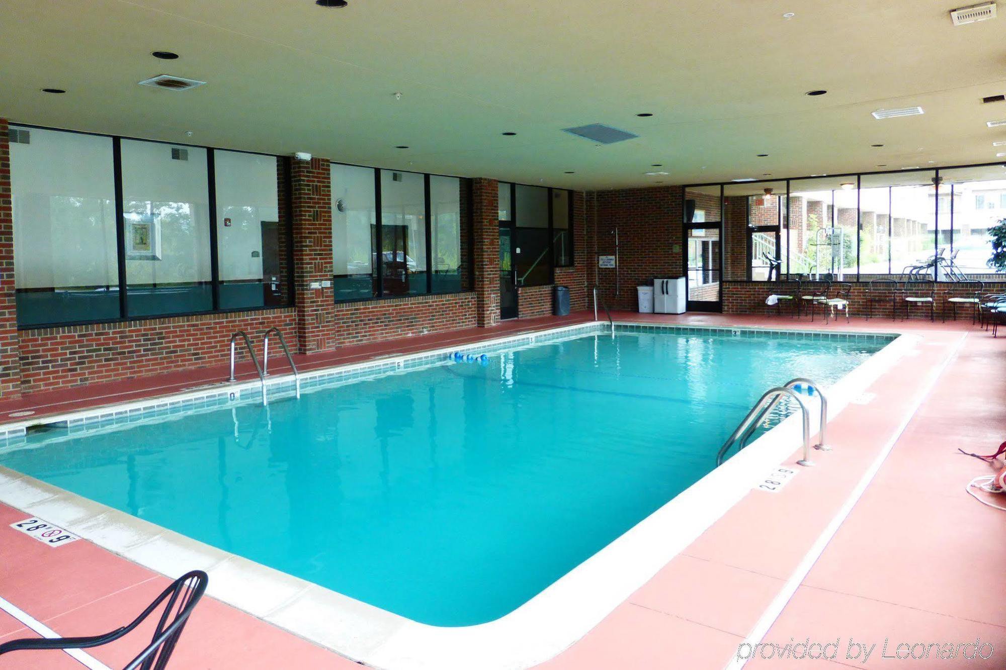 Red Roof Inn & Suites Lake Orion / Auburn Hills Экстерьер фото